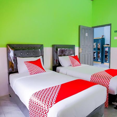 בוקיטינגי Oyo 2903 Putri Residence Syariah מראה חיצוני תמונה
