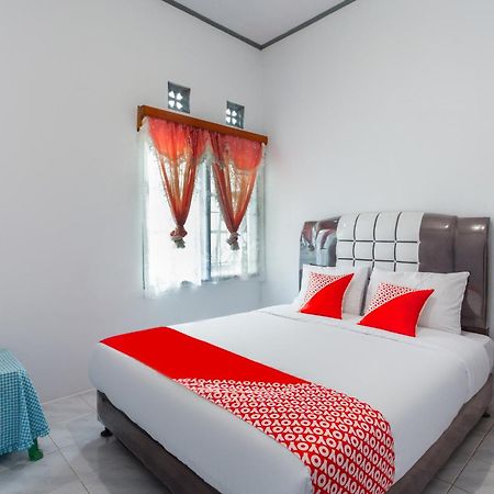 בוקיטינגי Oyo 2903 Putri Residence Syariah מראה חיצוני תמונה